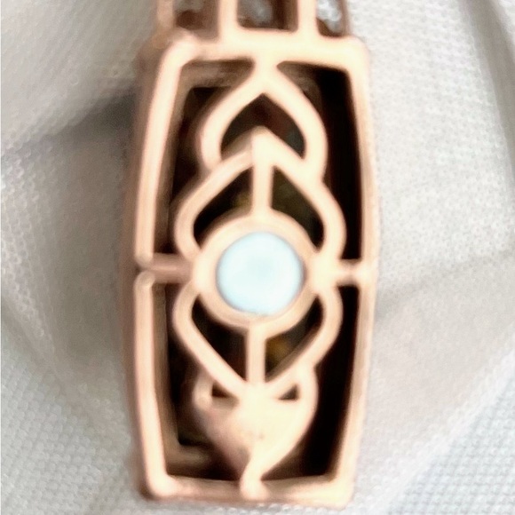 Elegant Rose Gold Pendant Necklace - Picture 2 of 4